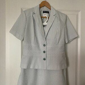 Two-Piece Business/Casual Suit Short Sleeve Jacket and Pencil Skirk